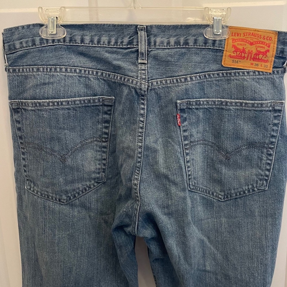 Levis 514 Straight Fit Jeans Mens 36x32 Medium Wash Blue Denim Classic Zip Fly